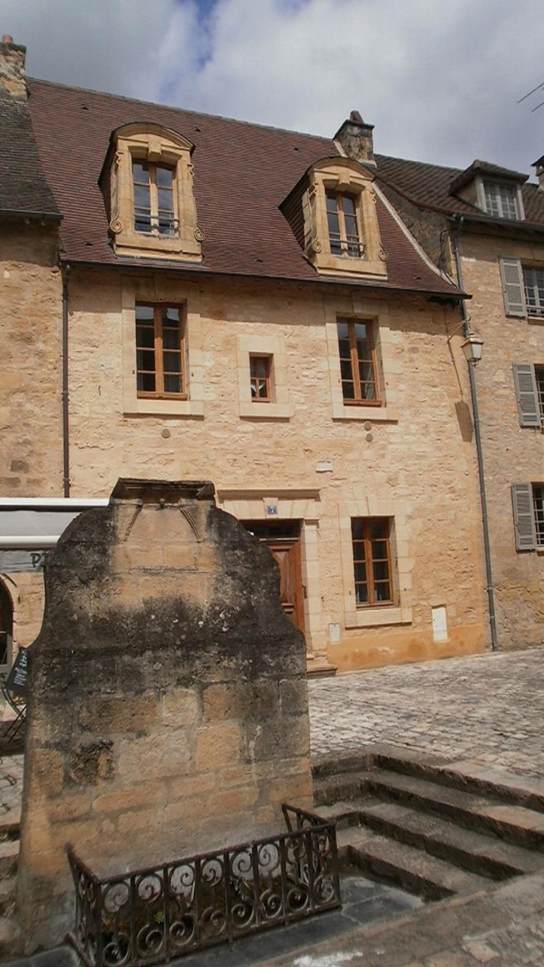 Apartamento Le Grenier Du Chapitre Sarlat Exterior foto