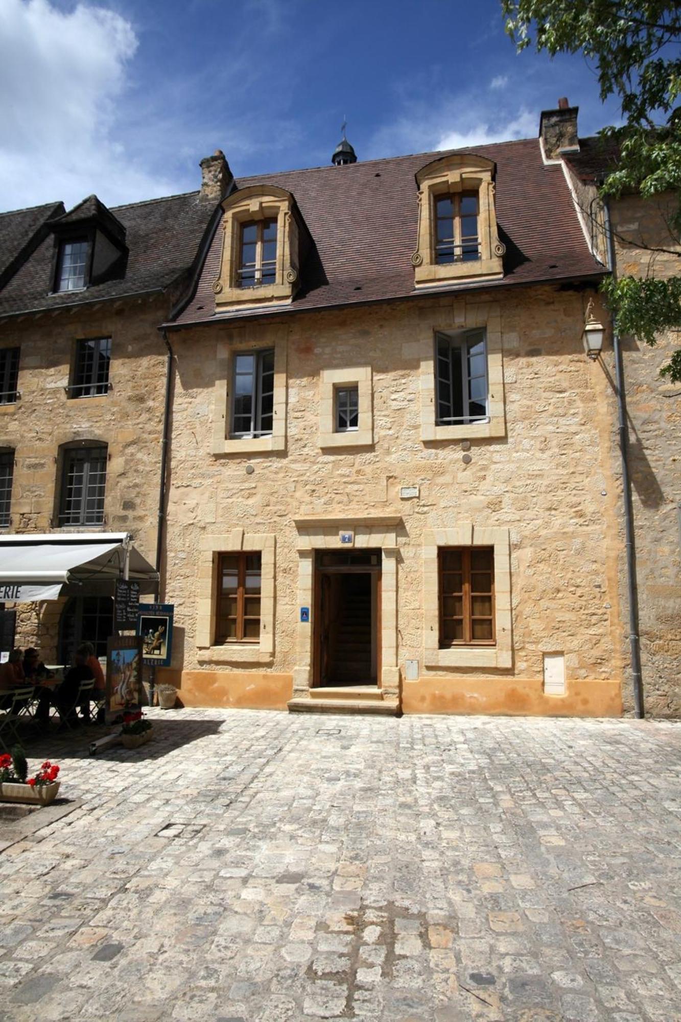 Apartamento Le Grenier Du Chapitre Sarlat Exterior foto