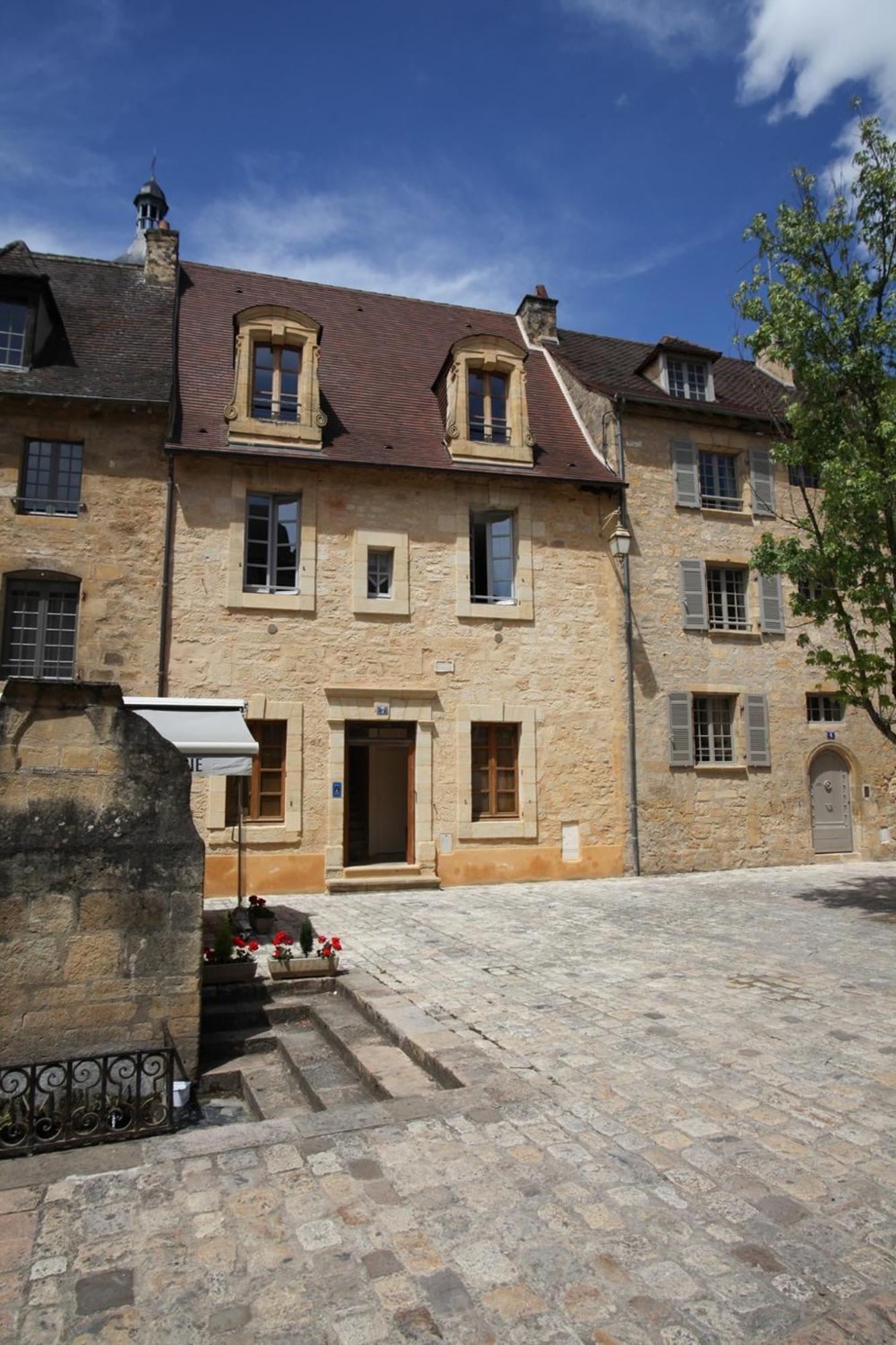 Apartamento Le Grenier Du Chapitre Sarlat Exterior foto